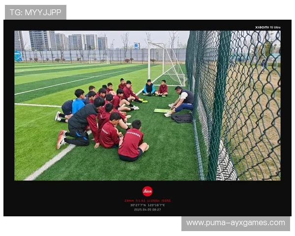 足球俱乐部在青训中引入社会服务项目鼓励球员参与社区公益，足球俱乐部青训营